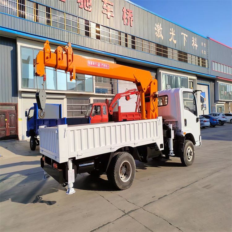 兴隆县三轮随车吊定制 农用改装机自备吊中瑞长期出售